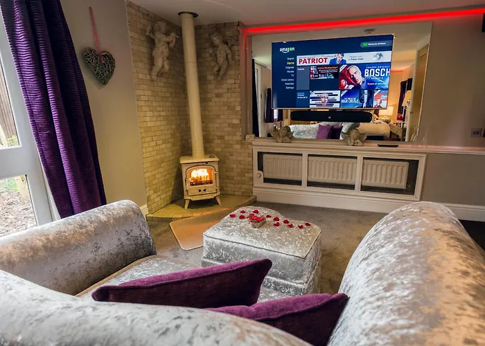 Aphrodites Group - Luxury Hot Tub In District! 5*