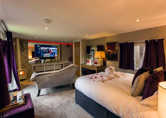 Aphrodites Group - Luxury Hot Tub In District! 5*