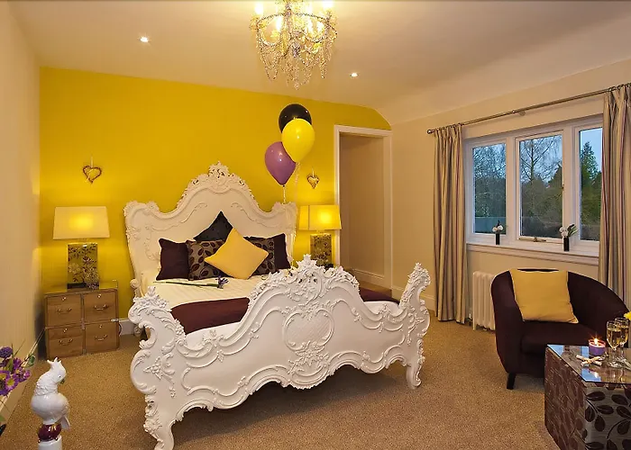 Aphrodites Group - Luxury Hot Tub In District! Hotel