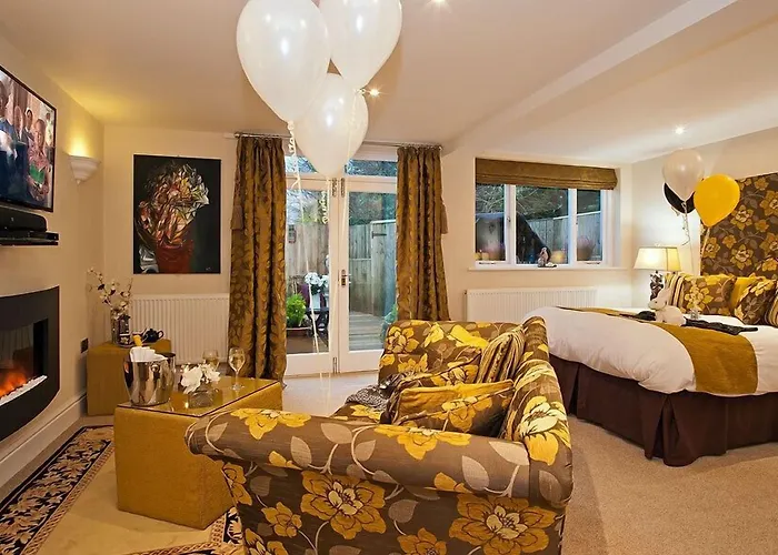 Aphrodites Group - Luxury Hot Tub In District! Hotel