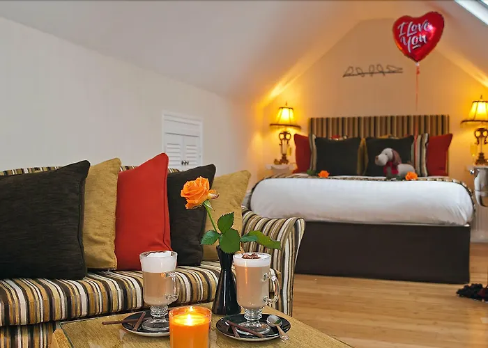 Aphrodites Group - Luxury Hot Tub In District! Hotel