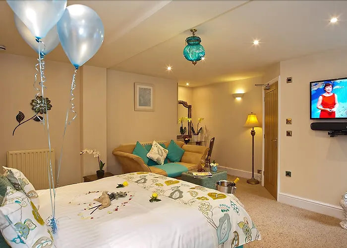 Hotel Aphrodites Group - Luxury Hot Tub In District!