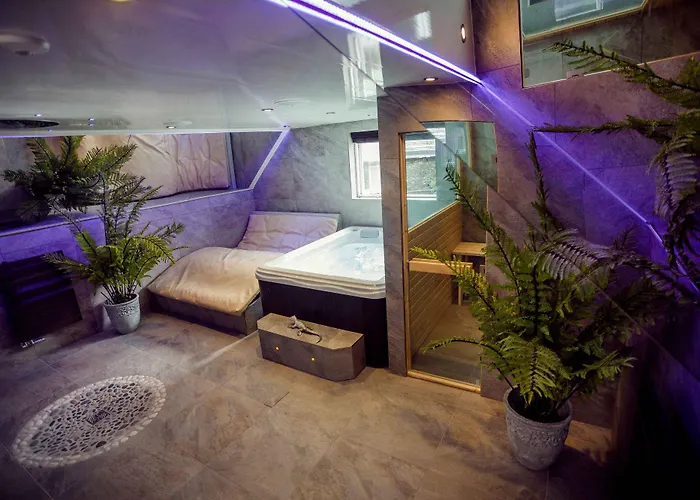 Aphrodites Group - Luxury Hot Tub In District! Hotel 5*