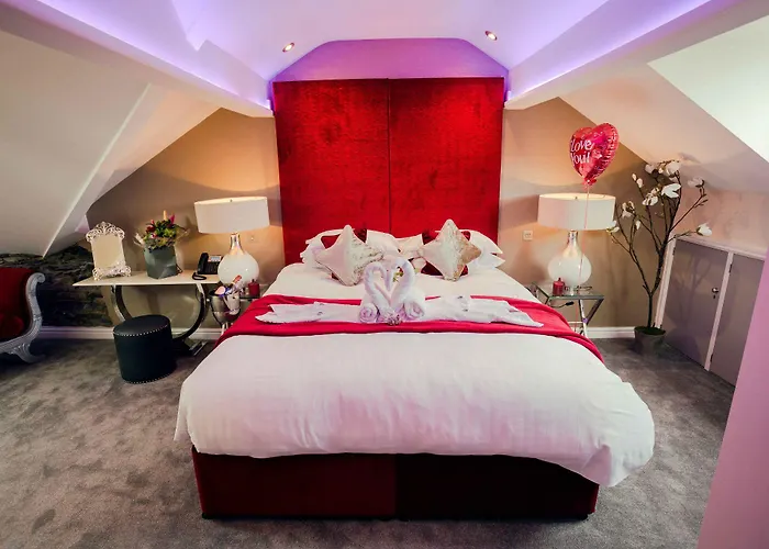 Hotel Aphrodites Group - Luxury Hot Tub In District!