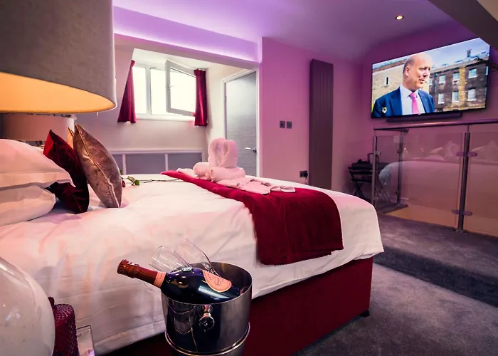 Aphrodites Group - Luxury Hot Tub In District! Hotel