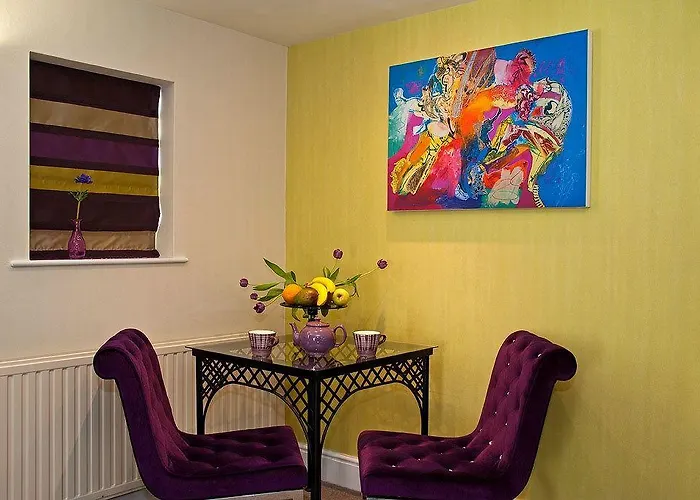 Aphrodites Group - Luxury Hot Tub In District! Hotel