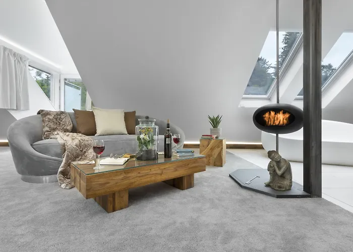 Aphrodites Group - Luxury Hot Tub In District!