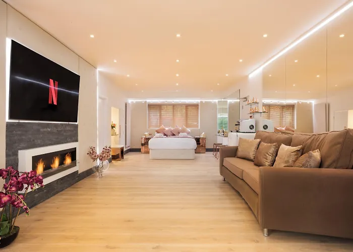 Aphrodites Group - Luxury Hot Tub In District! Hotel Bowness-on-Windermere