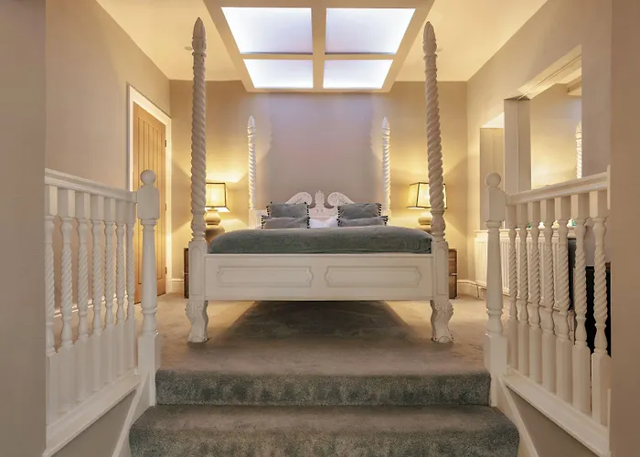 Aphrodites Group - Luxury Hot Tub In District! Hotel