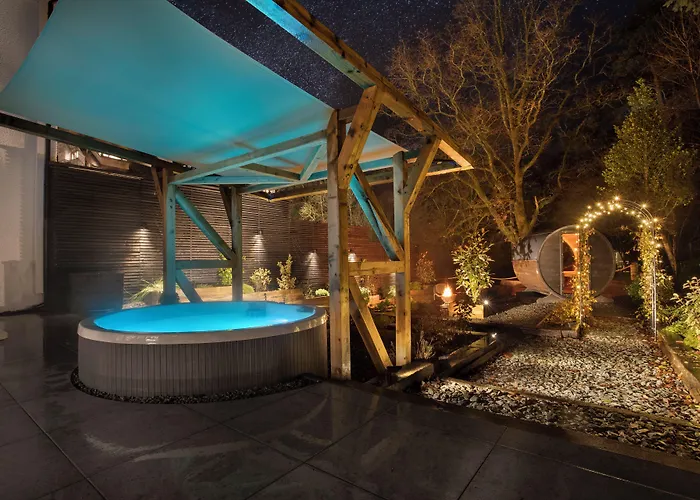 Hotel Aphrodites Group - Luxury Hot Tub In District! Bowness-on-Windermere