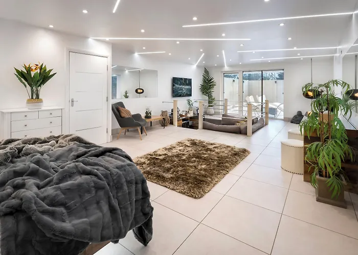 Hotel Aphrodites Group - Luxury Hot Tub In District! Bowness-on-Windermere