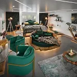Aphrodites Group - Luxury Hot Tub In District! Hotell 5*