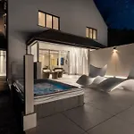 Hotell Aphrodites Group - Luxury Hot Tub In District!