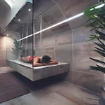 Hotell Aphrodites Group - Luxury Hot Tub In District!