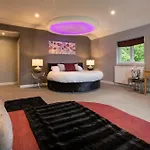Hotell Aphrodites Group - Luxury Hot Tub In District! 5*