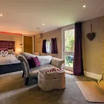 Aphrodites Group - Luxury Hot Tub In District! Hotell 5*