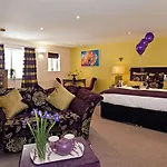Hotell Aphrodites Group - Luxury Hot Tub In District!