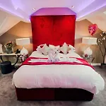 Hotell Aphrodites Group - Luxury Hot Tub In District!