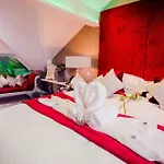 Hotell Aphrodites Group - Luxury Hot Tub In District! Bowness-on-Windermere