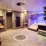 Aphrodites Group - Luxury Hot Tub In District! Hotell 5*