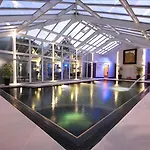 Aphrodites Group - Luxury Hot Tub In District! Hotell