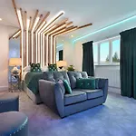 Hotell Aphrodites Group - Luxury Hot Tub In District! Bowness-on-Windermere