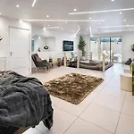 Hotell Aphrodites Group - Luxury Hot Tub In District! Bowness-on-Windermere
